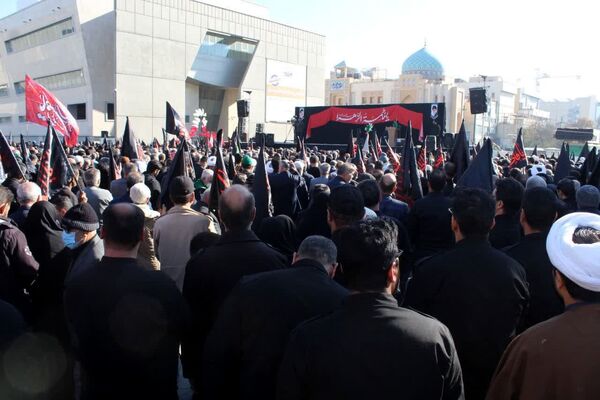 بدرقه پیکر مطهر ۱۳ شهید گمنام در اجتماع عظیم فاطمیون مشهد
