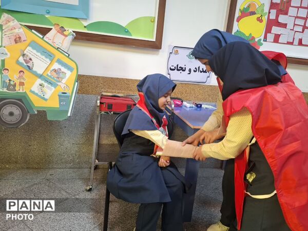 برگزاری مراسم یاوران انقلاب در دبستان آرمینه مصلی نژاد ناحیه ۶ مشهد 