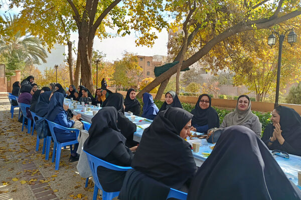 محفل صمیمی کارکنان اداری ناحیه ۴ شیراز به مناسبت روز زن