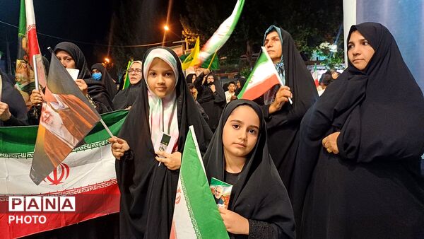 خروش کوهدشتی‌ها در میدان امام خمینی(ره)؛ تجدید میثاق با وطن و آرمان‌های ملی