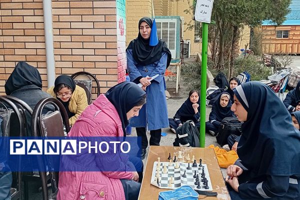  مراسم به مناسبت ۲۲ بهمن ماه در مدرسه شهید زهره‌وند، شهرستان قرچک