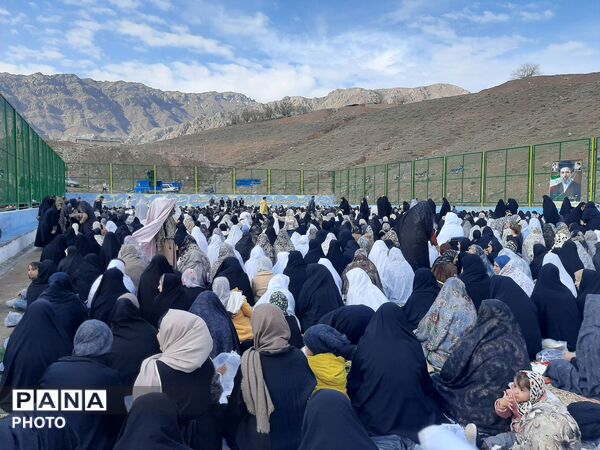 نماز عید سعید فطر در زمین چمن ارزنه