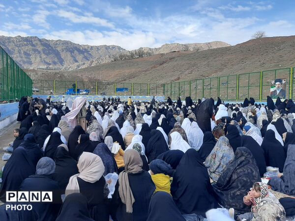نماز عید سعید فطر در زمین چمن ارزنه