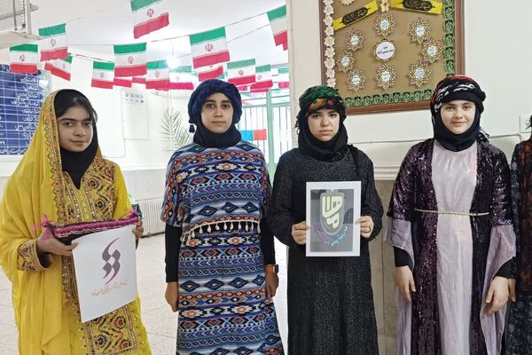 نمایشگاه آثار هنری دانش آموزان دبیرستان امام علی(ع) شهرستان ورامین