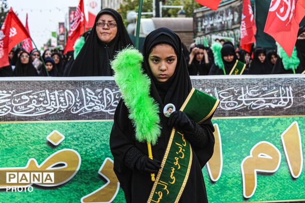 در سوگ شهادت امام رضا(ع)؛ شکوه دسته عزاداری خادمیاران رضوی در زنجان