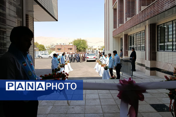 آیین بهره‌برداری از فضای آموزشی با مشارکت مردم در شیراز