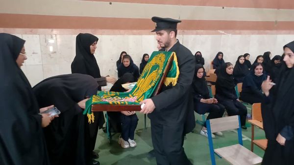 استقبال دانش‌آموزان بیرجندی از خادمان حرم امام رضا(ع)