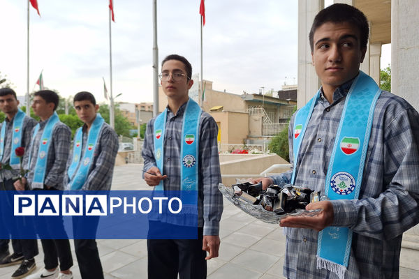 سنگ‌تمام دانش‌آموزان پیشتاز و خبرنگاران پانا برای فرهنگیان