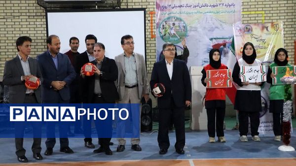 روشن شدن مشعل جام اقتدار ایران در آیین یادبود ۳۴ دانش‌آموز شهید بوشهر