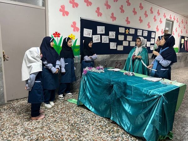مراسم جشن بعثت در دبستان المهدی ناحیه دو کرج 