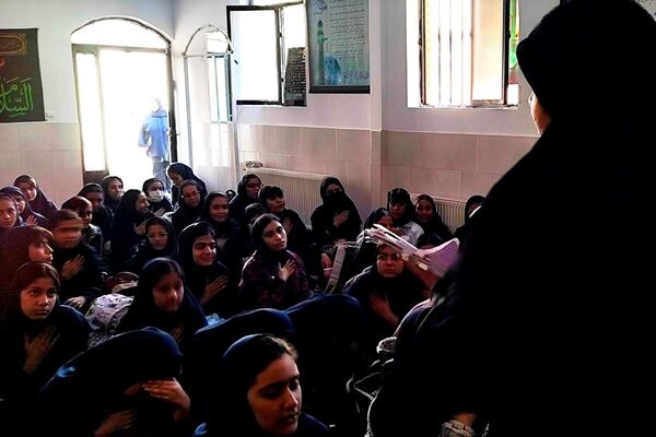 مراسم به مناسبت ایام فاطمیه در دبیرستان پروین اعتصامی اسلامشهر