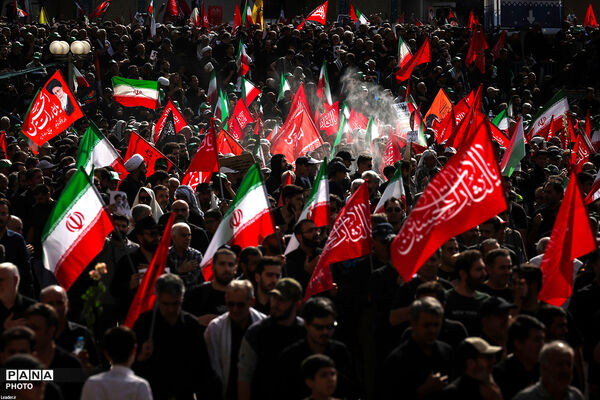 وداع با پیکر مطهر امام شهید امت در مصلای امام خمینی(ره)