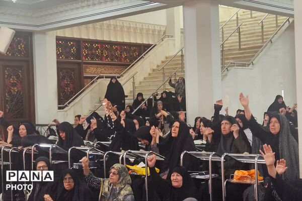 پیاده‌روی جاماندگان اربعین به سوی شاهچراغ (ع)