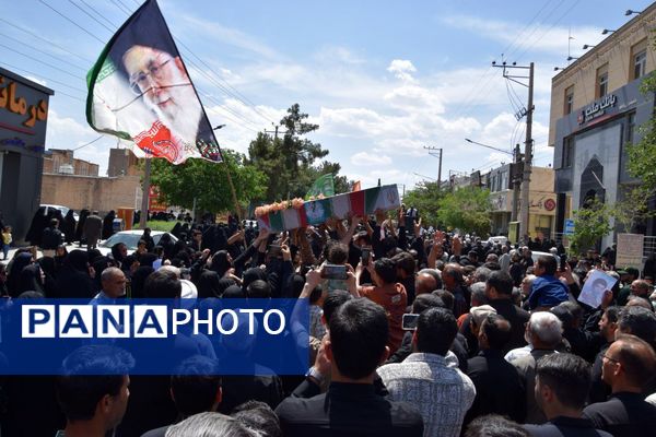 همه چیز برای یک استقبال گرم مهیاست ، با افتخار به پیشواز شهیدمان می آییم 