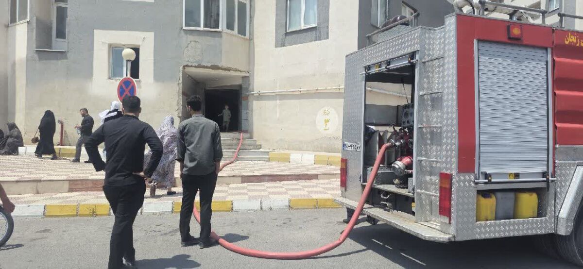 عملیات اطفاء حریق در مجتمع مسکونی الماس در شهرک اندیشه