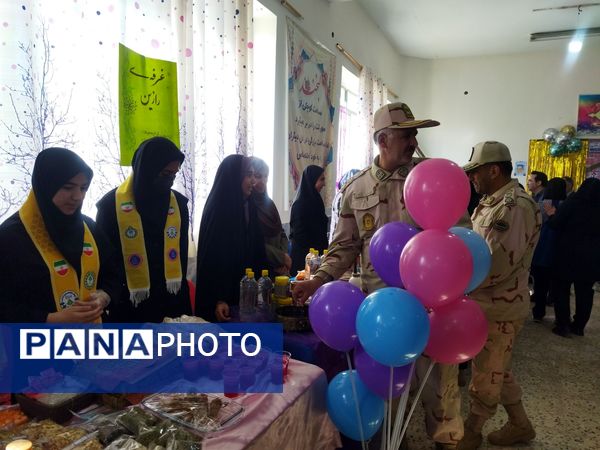 بازارچه دست‌سازه‌های دانش‌آموزان شهر راز