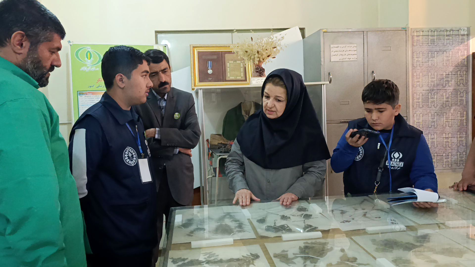 بازدید گروهی محور کشاورزی ، دامپروری ، شیلات از موسسه تحقیقات گیاه پزشکی کشور