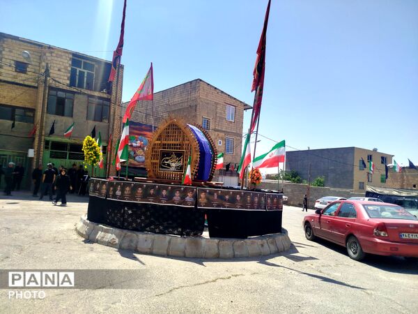 مادران و نوزادان در آئین شیرخوارگان حسینیه عاشورا نیر یزد