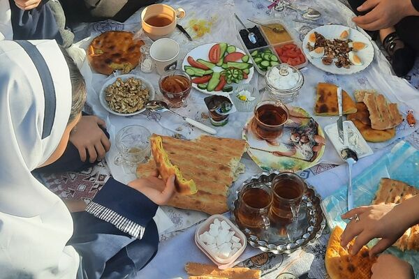 برگزاری مراسم صبحانه مادر دختری همزمان با آغاز هفته‌ پیوند اولیا و مربیان در دبستان مهندس وحید کیهانی ناحیه یک شهرری