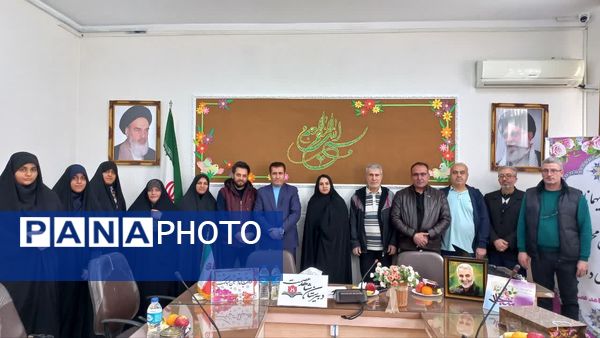  تجلیل از اولیا جانباز و پاسدار دبیرستان شاهد عصمت ناحیه 3 کرج 