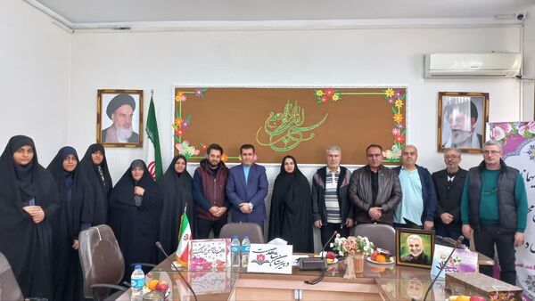  تجلیل از اولیا جانباز و پاسدار دبیرستان شاهد عصمت ناحیه 3 کرج 