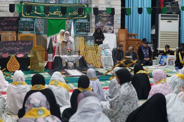 اعتکاف دانش‌آموزی با توزیع بسته «ایرانمون»