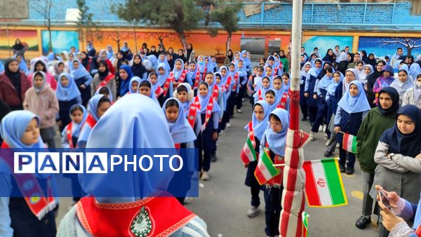 آیین نواختن زنگ چهل و هفتمین سالروز پیروزی انقلاب اسلامی در دبستان دخترانه فرهنگیان ۲