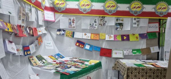 نمایشگاه دهه فجر در دبستان خاتم‌الانبیاء (ص)