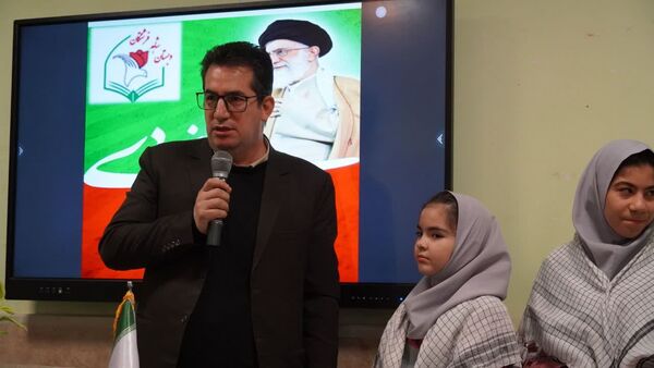 مراسم گرامیداشت سالروز حماسه ۹ دی و آیین نواختن زنگ بصیرت در مدرسه شاهد فرشتگان