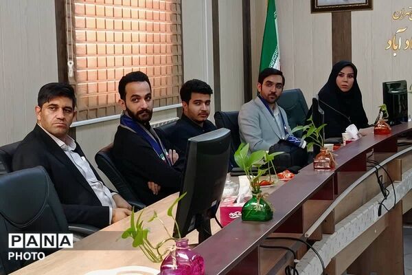 تقدیر از دانش آموزان منتخب فرصت نوجوانی منطقه جوادآباد
