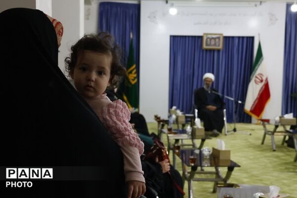 دیدار جمعی از دختران نخبه و برجسته با نماینده ولی فقیه در استان خراسان شمالی