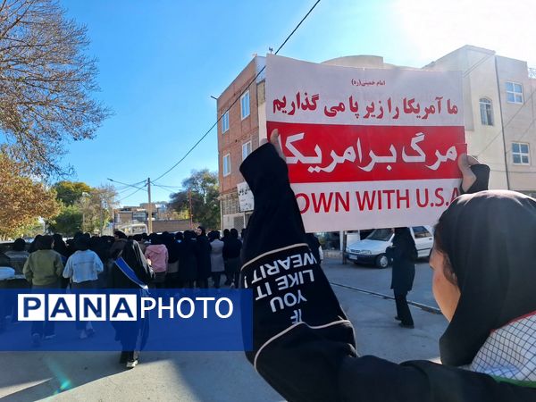 جوشش حماسه در گام های کوچک دانش آموزان امروز سفیران فردا