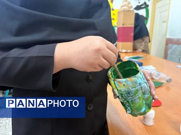 فضاسازی نمادین هنرستان تلاش با مشارکت دانش‌آموزان در آستانه ۱۳ آبان