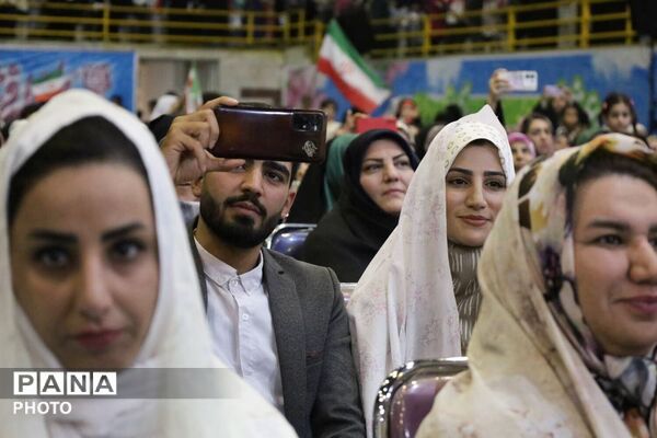 ندای هلهله فرشته‌ها در ورزشگاه انقلاب کرج 