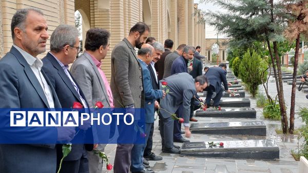 تجدید پیمان با شهدا به مناسبت هفته گرامیداشت مقام معلم