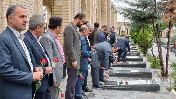 تجدید پیمان با شهدا به مناسبت هفته گرامیداشت مقام معلم