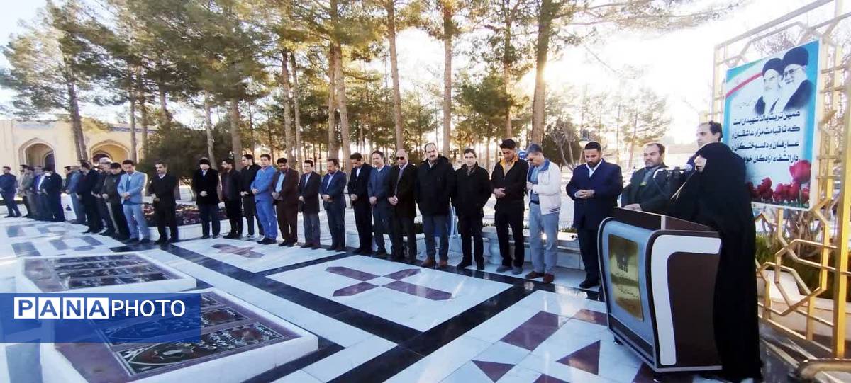 آیین غبارروبی و عطرافشانی گلزار شهدا زیارتگاه شهید مدرس (ره)  