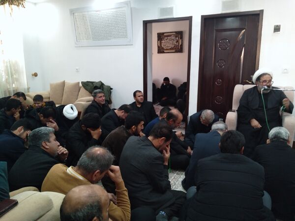 جلسه هفتگی هیات جوانان انصار الحسین هم زمان با عزاداری ایام فاطمیه در شهرستان خلیل‌آباد 