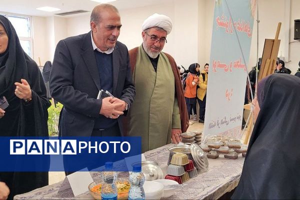 جشنواره غذاهای بومی محلی در سرای محله نسیم شهر