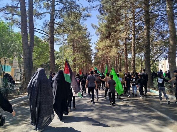جاماندگان اربعین حسینی در  راهپیمایی حرم تا حرم نیشابور 