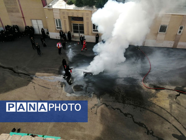 مانور زلزله و ایمنی در دبیرستان شاهد رضویه قم
