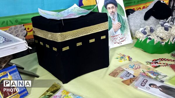 تجمع مردم شهر فردوسیه در دهه امامت در کنار شهدای گمنام