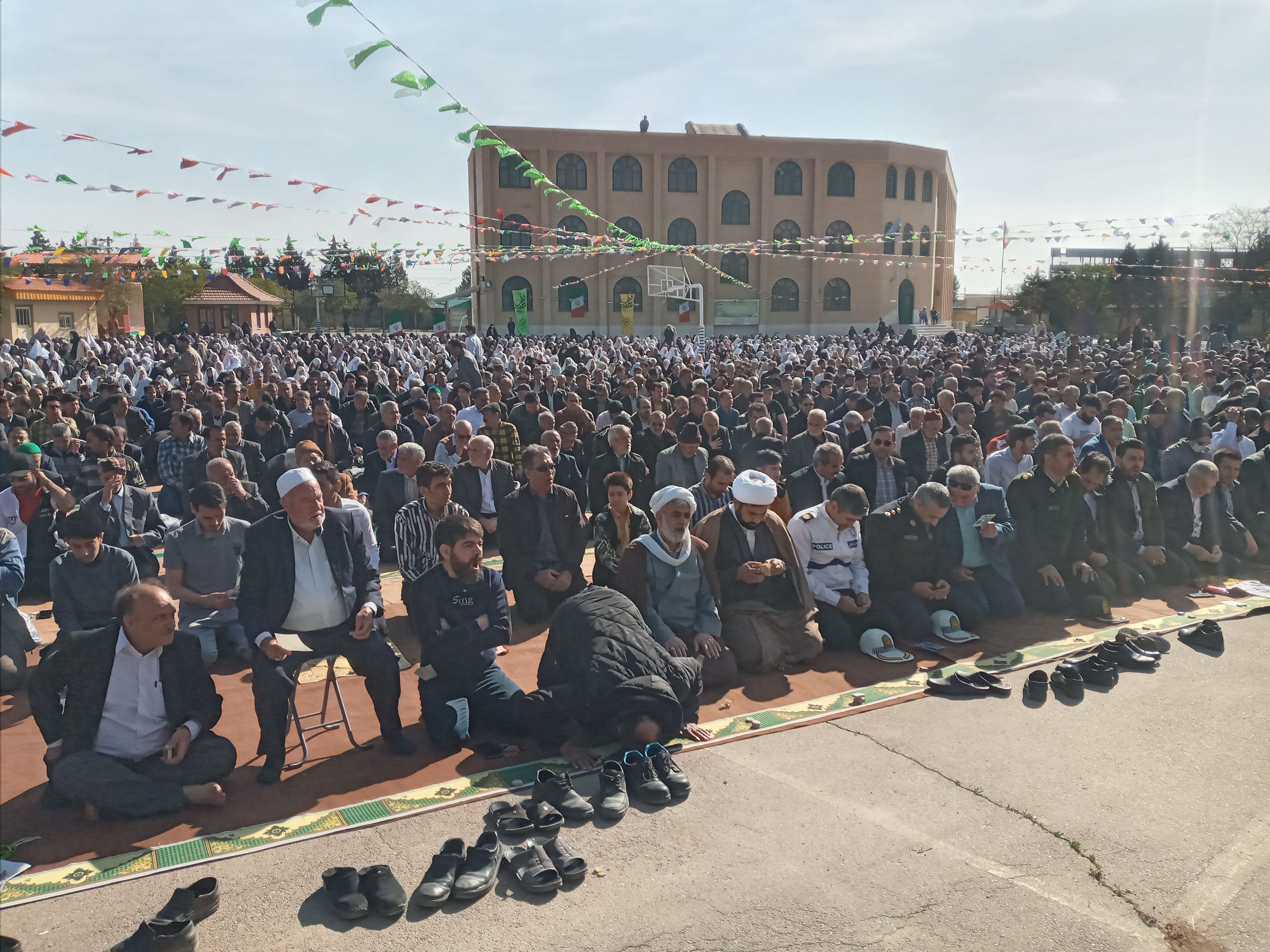 اقامه نماز عید فطر در شهرستان چناران