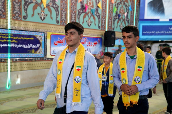 حضور پرشور دانش‌آموزان عضو سازمان دانش‌آموزی در نمازجمعه اصفهان