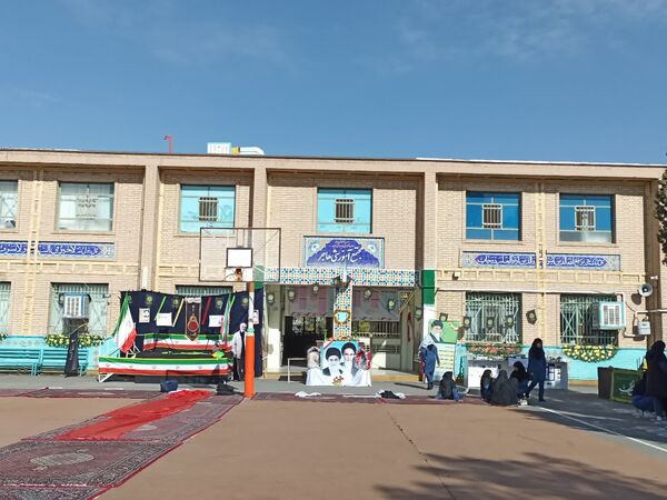 آماده‌سازی دبیرستان هاجر بیرجند برای استقبال از شهید گمنام 