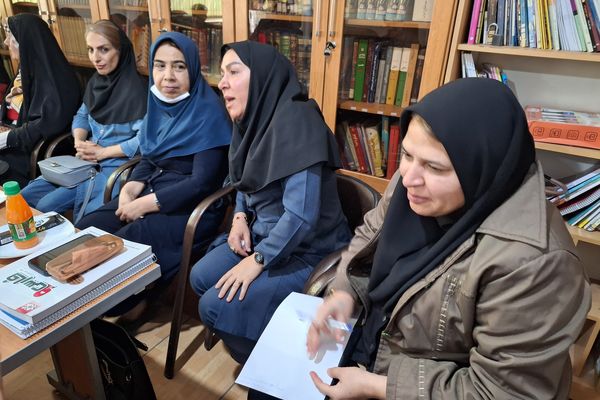 جلسه انجمن اولیا و مربیان و هیات امنا برای فردای دانش‌آموزان دبیرستان پویش شیراز 