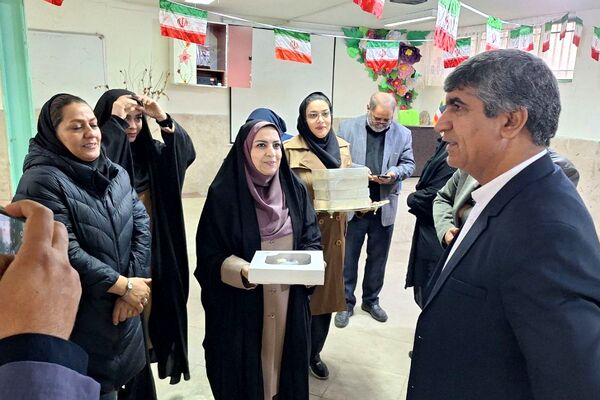  آیین افتتاح جشنواره ماها و ایران‌مون در دبیرستان خدیجه کبری پردیس 