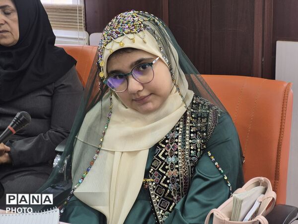 معلمان نمونه در قاب افتخار آموزش و پرورش منطقه ۵