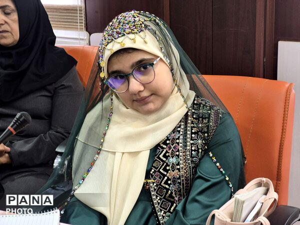 معلمان نمونه در قاب افتخار آموزش و پرورش منطقه ۵
