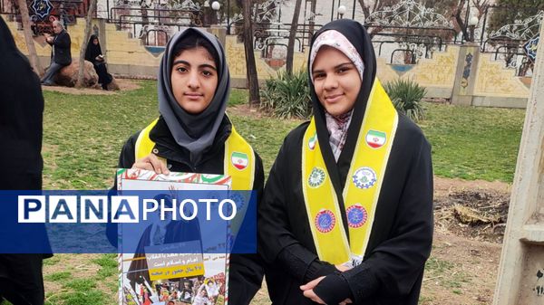 حضور گسترده مردم و دانش‌آموزان خرم‌آباد در جشن ۲۲ بهمن؛ جلوه‌ای از شور انقلابی و وحدت ملی
